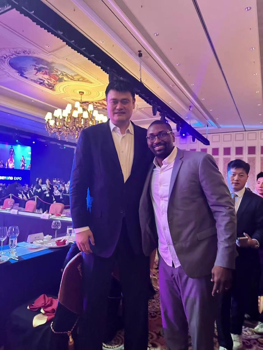 阿泰斯特曬與姚明合照：這是我最喜歡的隊友 姚??！