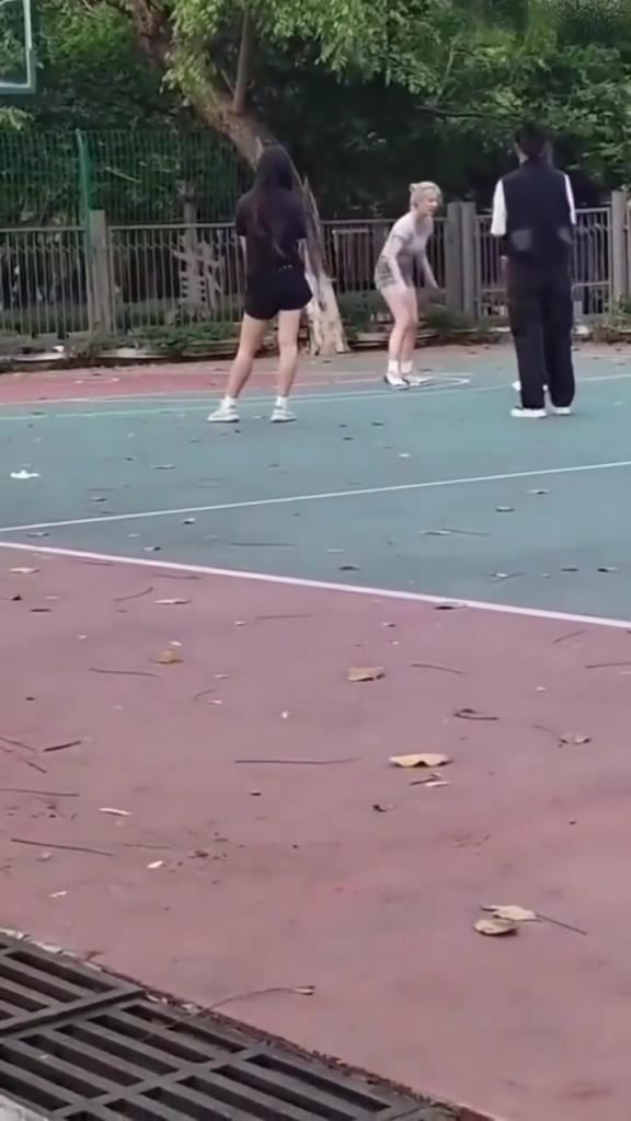 上來就背打女生的男人，真的活該沒有女朋友啊