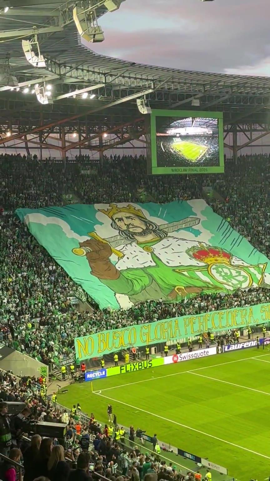 沖擊獎杯！貝蒂斯球迷這巨型Tifo太有氣勢了