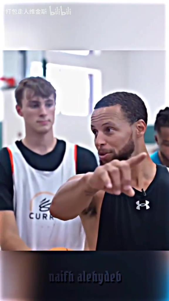 庫里：其實(shí)這個(gè)暴扣是我教的！當(dāng)弗拉格出現(xiàn)在庫里的訓(xùn)練營(yíng)！