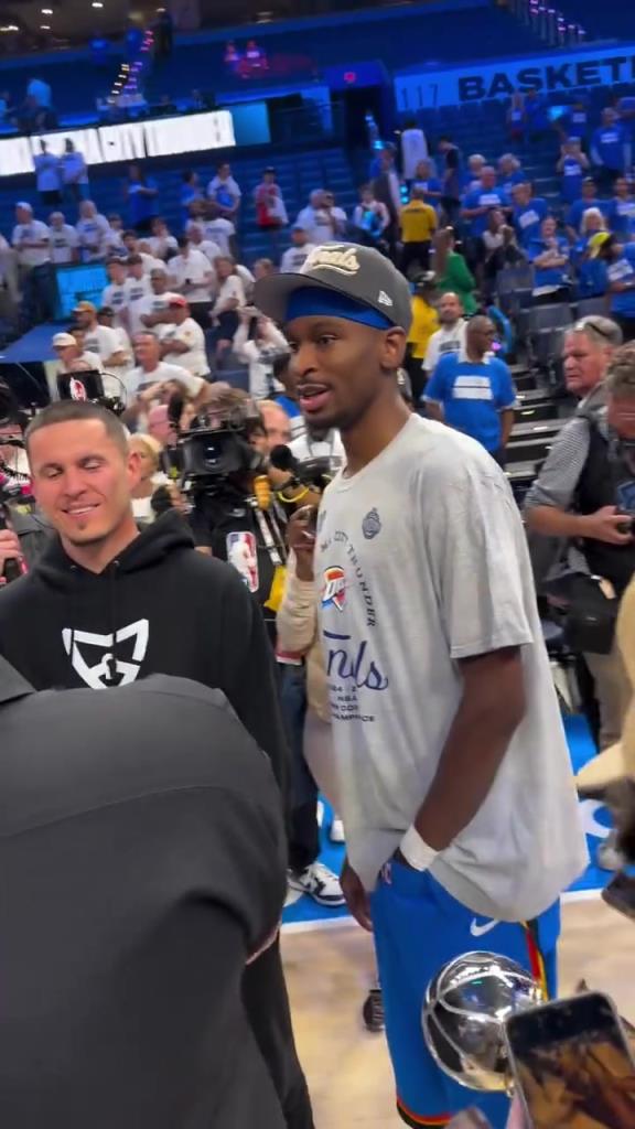 道理我都懂，但是為什么亞歷山大拿到MVP之后要掏襠